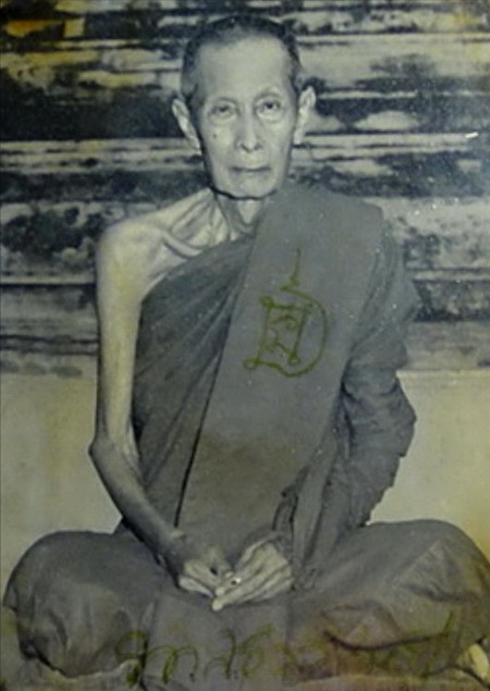 พระนางพญา วัดโคนอน หลวงปู่โต๊ะ วัดประดู่ฉิมพลีร่วมปลุกเสก พ.ศ .2515 สวยมากค่ะ