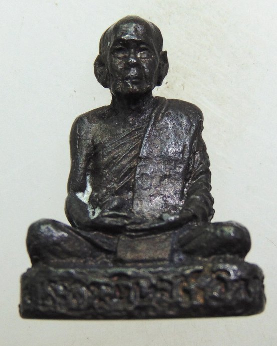 ๒๐ รูปหล่อพระเกจิ