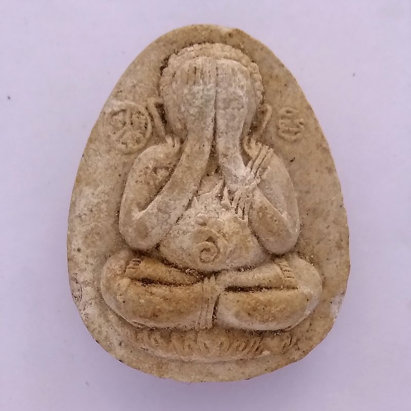 พระปิดตาสาริกามหาลาภ วัดผ่านศึกอนุกูล จ นครราชสีมา