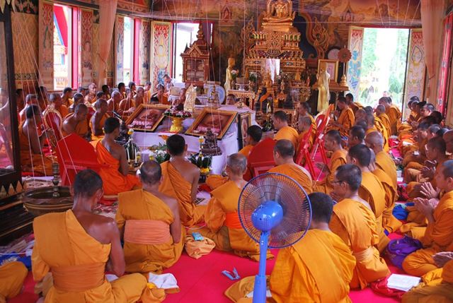 พระกลีบบัวเลื่อนสมณศักดิ์ (( รุ่นแรก )) หลวงปู่ทวด พ่อท่านเขียว วัดห้วยเงาะ จ.ปัตตานี พร้อมกล่อง