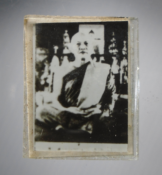 20บาท...รูปถ่ายอัดกระจก พระอาจารย์ฝั้น ///E175