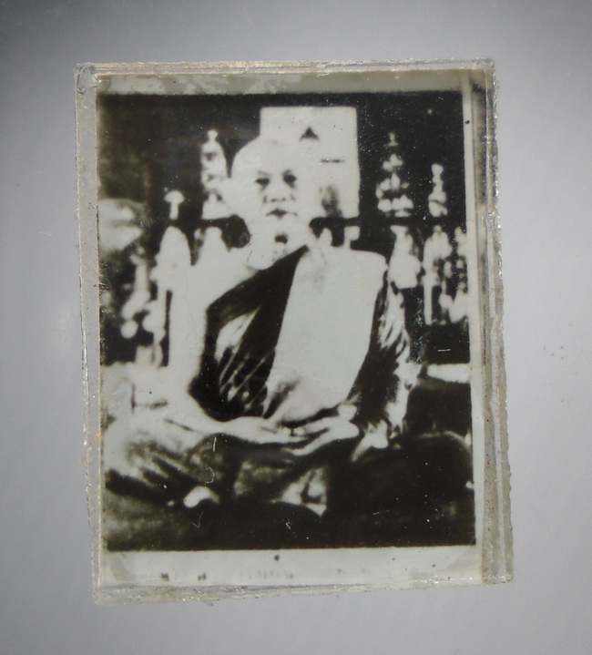 20บาท...รูปถ่ายอัดกระจก พระอาจารย์ฝั้น ///E175