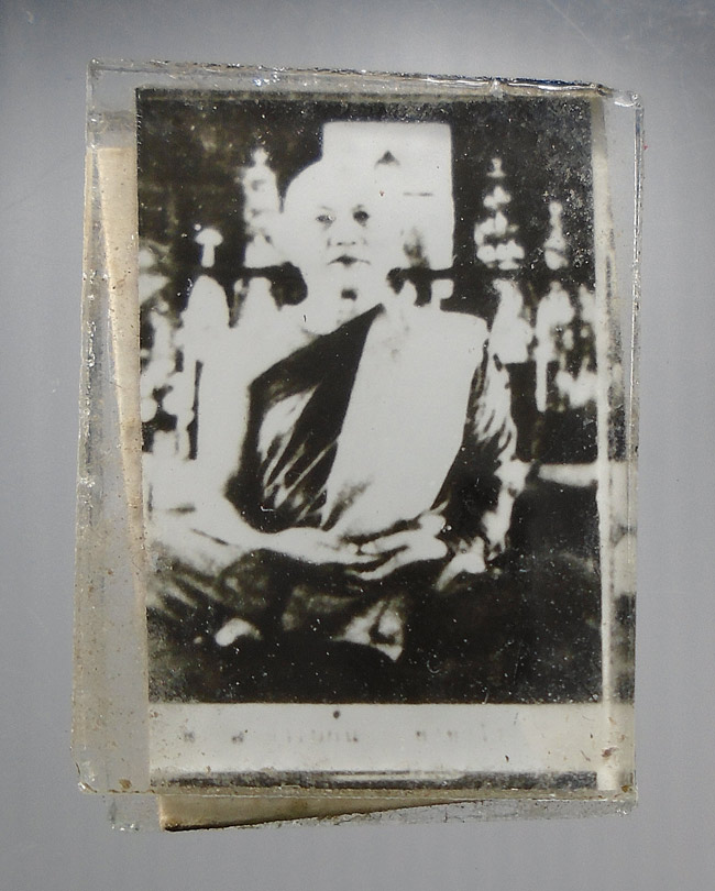 20บาท...รูปถ่ายอัดกระจก พระอาจารย์ฝั้น ///E287