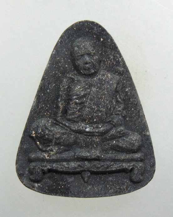 ๒๐ พระผงรูปเหมือนหลวงปู่ทิม วัดละหารไร่ ยุคหลัง