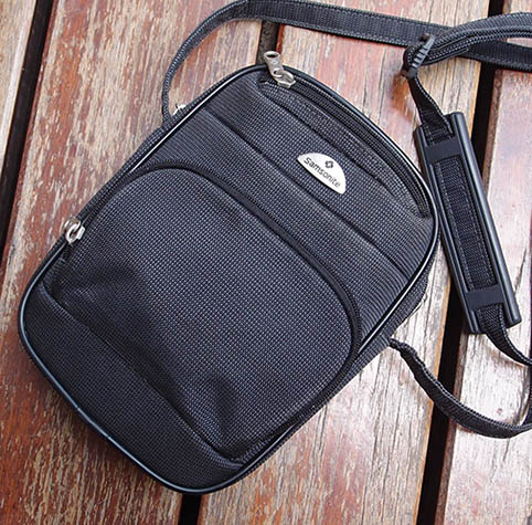 กระเป๋าสะพายข้าง Samsonite ของแท้ ขนาดข้างเอว ไซส์กำลังสวย