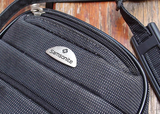 กระเป๋าสะพายข้าง Samsonite ของแท้ ขนาดข้างเอว ไซส์กำลังสวย