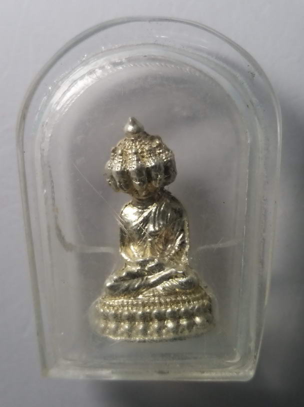 30 บาท พระเศรษฐีนวโกฏิ ความสูงประมาณเกือบนิ้ว ไม่ทราบว่าเป็นเนื้อเงิน หรือเปล่า ถ้าเป็นเนื้อเงิน ก็ถ