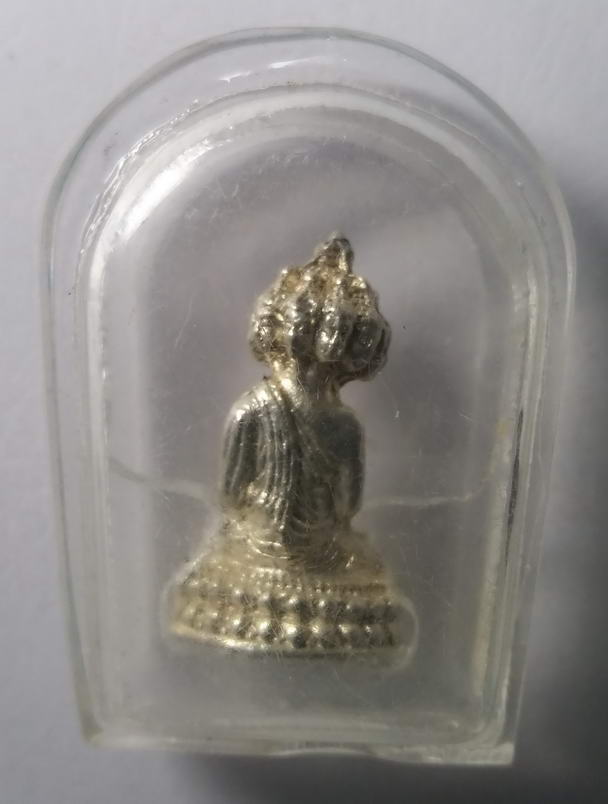 30 บาท พระเศรษฐีนวโกฏิ ความสูงประมาณเกือบนิ้ว ไม่ทราบว่าเป็นเนื้อเงิน หรือเปล่า ถ้าเป็นเนื้อเงิน ก็ถ
