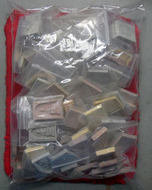 พระผงไพรีพินาศ วัดบวรนิเวศวิหาร สมเด็จพระญาณสังวร ทรงเมตตาอฐิษฐานจิต ชุด11พิมพ์รวม100องค์