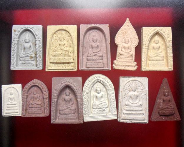 พระผงไพรีพินาศ วัดบวรนิเวศวิหาร สมเด็จพระญาณสังวร ทรงเมตตาอฐิษฐานจิต ชุด11พิมพ์รวม100องค์