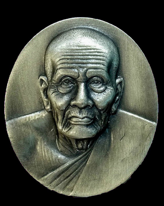 หลวงปู่ทวด รุ่นมงคลบารมี ออกวัดประสาทบุญญาวาส ปี 45 พิมพ์ใหญ่ ด้านหลังมีภาพโฮโลแกรม3มิติ มีตอกโค๊ต ท