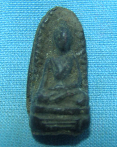 พระรอดเนื้อดินเผาเก่า (ไม่ทราบวัด)