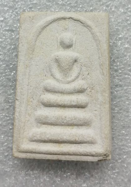 พระสมเด็จวัดเกษไชโยปี31สวยๆพร้อมกล่องครับ