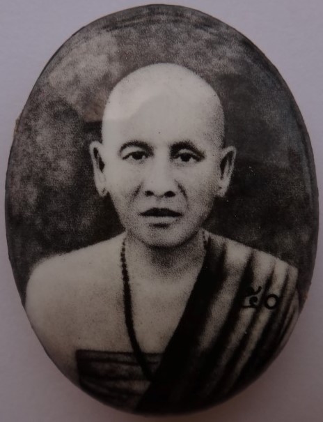  ล็อคเก็ตหลังพระเจ้าตนหลวง วัดพระธาตุเกตุแก้วจุฬ ามณี เชียงรา ย ปี56 เลข50 (สร้าง227องค์) เคาะเดียว
