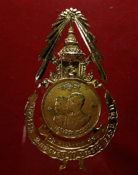 เหรียญเสด็จนิวัติพระนคร ปี พ.ศ.2504 ทำเป็นเข็มกลัด ที่ระลึกลูกเสือชาวบ้าน