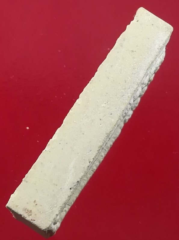 (๒๐)พระสมเด็จไพรีพินาศ หลังตราสัญลักษณ์เฉลิมพระชนมพรรษา ๖ รอบ ๕ ธันวาคม พุทธศักราช ๒๕๔๒