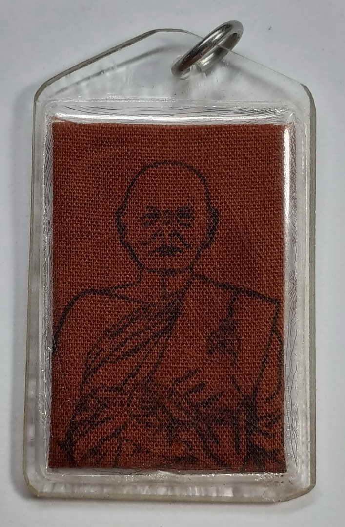 40 บาท ผ้ายันต์จีวรหลวงพ่อแพวัดพิกุลทองสิงห์บุรี (ปี 24 เลี่ยมเดิมจากวัด) BOX 3