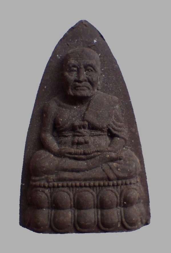 100.- #ประสบการณ์ ...พระเนื้อว่าน หลัง พร. "หลวงปู่ทวด" ปี ๒๕๓๗ **รุ่น พร.** พิมพ์ใหญ่... สวย √ แท้