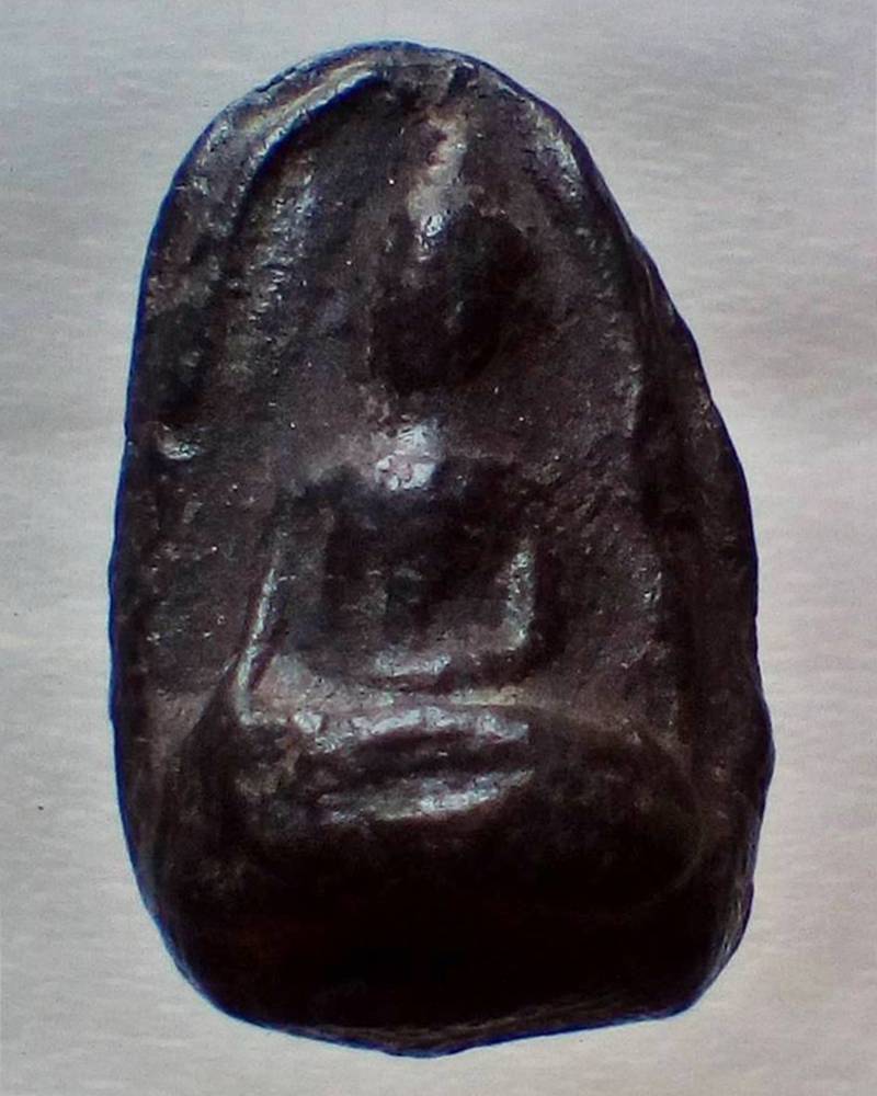 #สวย..คมชัดลึก ... พระเม็ดน้อยหน่า (เนื้อดำ) หลังยันต์ ...กรุวัดศาลาปูน จ.อยุธยา .. สวย √ แท้