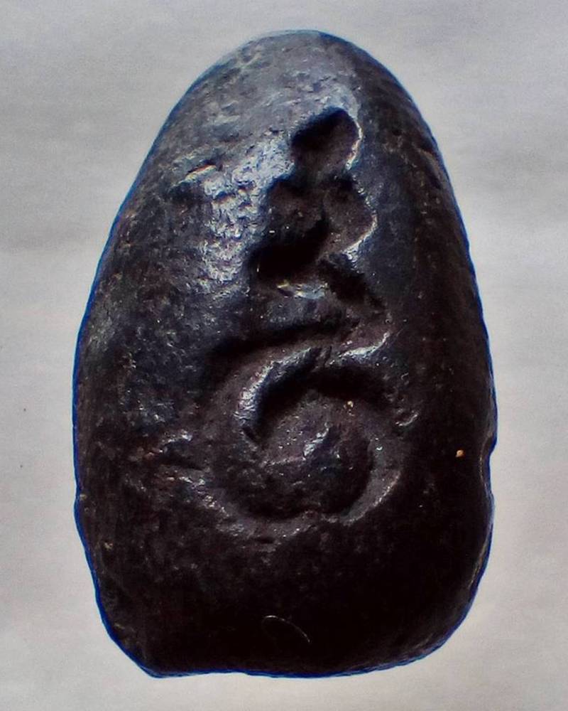 #สวย..คมชัดลึก ... พระเม็ดน้อยหน่า (เนื้อดำ) หลังยันต์ ...กรุวัดศาลาปูน จ.อยุธยา .. สวย √ แท้