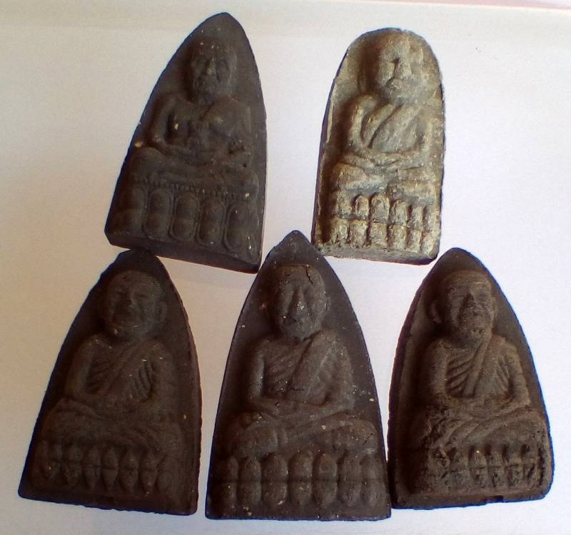 300. #พระเนื้อว่าน "หลวงปู่ทวด" 5 องค์.."รุ่น พร." ปี๓๗ [3] + "รุ่น ปลดหนี้" ปี๓๗ [1] + หลังหงษ์ [1]