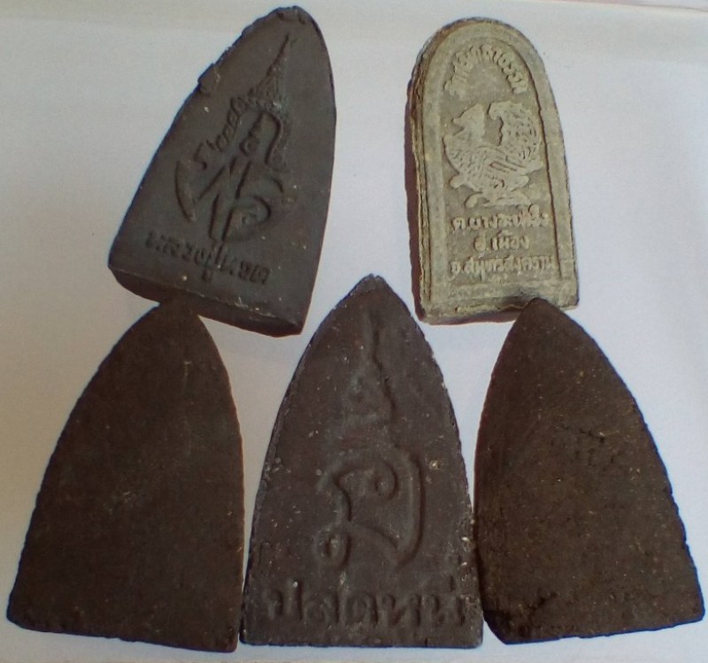 300. #พระเนื้อว่าน "หลวงปู่ทวด" 5 องค์.."รุ่น พร." ปี๓๗ [3] + "รุ่น ปลดหนี้" ปี๓๗ [1] + หลังหงษ์ [1]