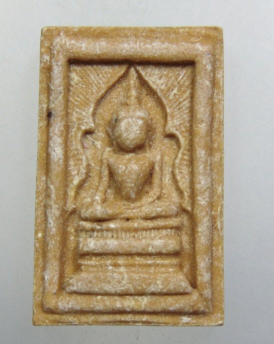 ๒๐ พระผงรัศมี ผงน้ำมัน