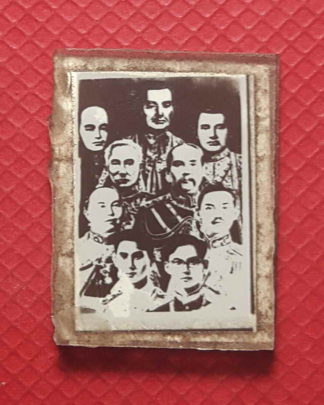 รูปถ่ายอัดกระจกพระประจำวันเกิดวันพุธกลางคืนหลัง 9 รัชกาลของหลวงพ่อเดิม วัดหนองโพ