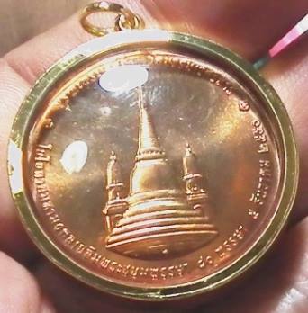 เหรียญทรงผนวช พร้อมเลี่ยมทองคำแท้ ครับผม ปี50