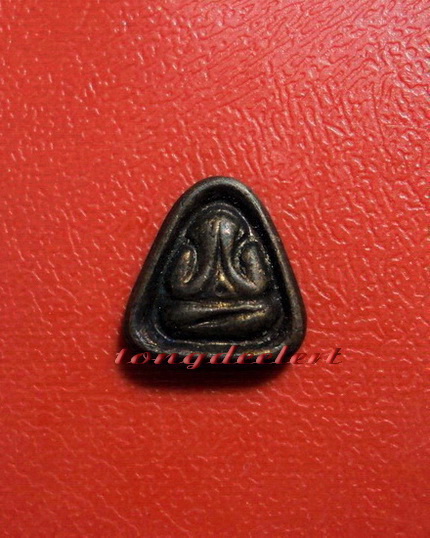 พระปิดตาหลังยันต์นะองค์จิ๋ว หลวงปู่ดี วัดเทวสังฆาราม(วัดเหนือ) จ.กาญจนบุรี สวยมากค่ะ