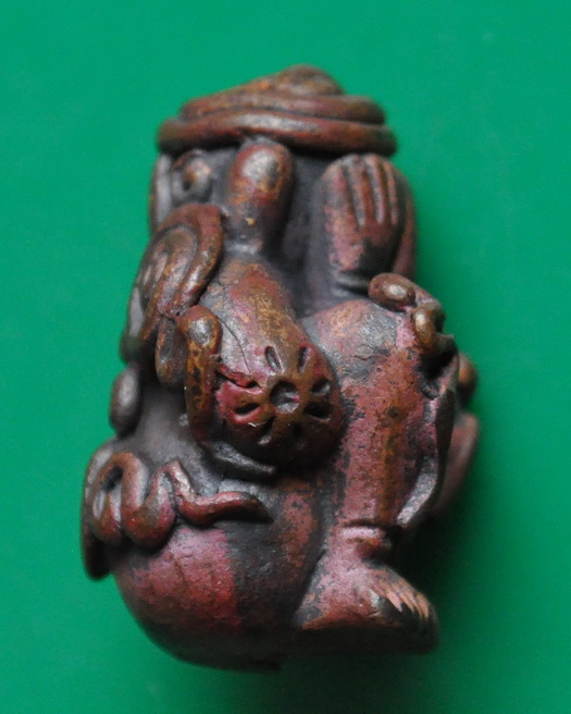 ปิดตาในครรภ์สอดเข่า 