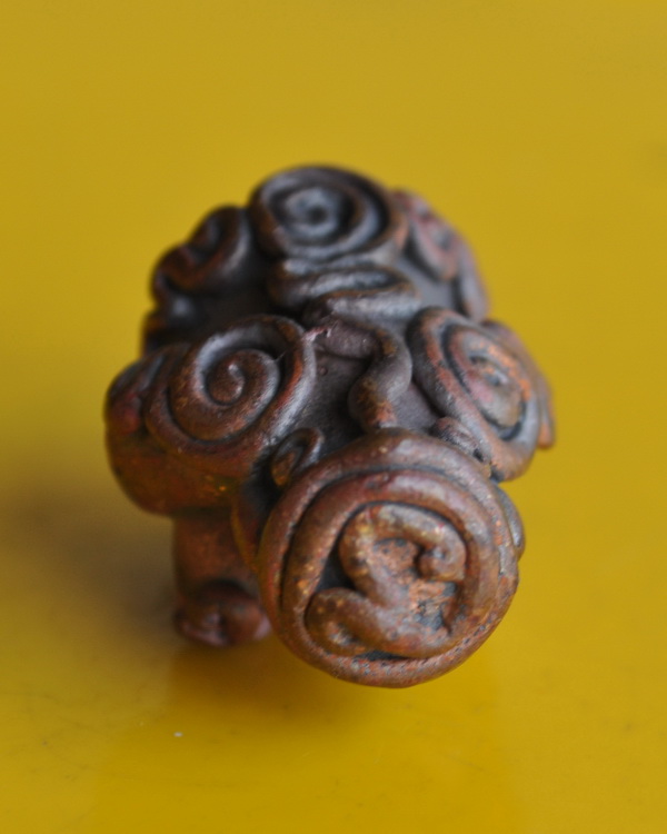 ปิดตาในครรภ์สอดเข่า 