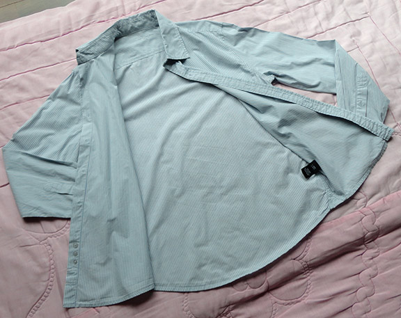 เสื้อ Calvin Klein Jeans ของแท้ สวยๆมีซีเรียลนัมเบอร์ ขนาดกระดุมยังเซาะร่องอักษร Calvin Klein เลย