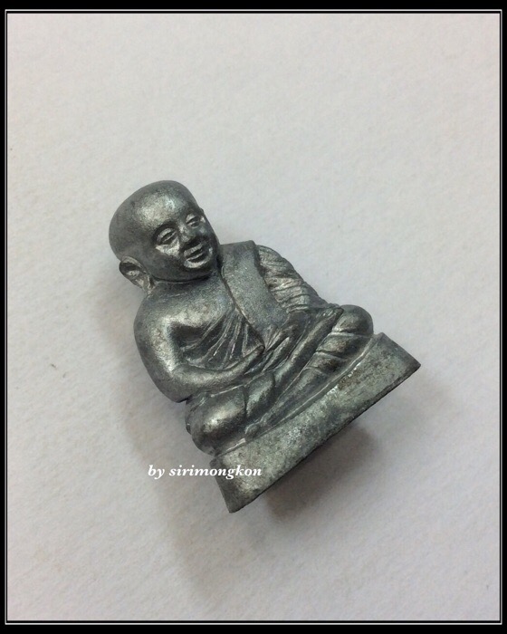 หลวงพ่อเงิน พิมพ์นิยม วัดบางคลาน พิจิตร เนื้อแร่อุดผงไม้มงคลฝังตะกรุดเงินแท้ มีโค๊ด No.47 กล่องเดิม 