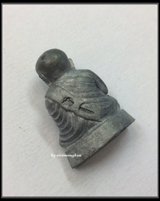 หลวงพ่อเงิน พิมพ์นิยม วัดบางคลาน พิจิตร เนื้อแร่อุดผงไม้มงคลฝังตะกรุดเงินแท้ มีโค๊ด No.47 กล่องเดิม 