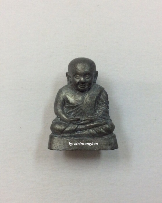 หลวงพ่อเงิน พิมพ์นิยม วัดบางคลาน พิจิตร เนื้อแร่อุดผงไม้มงคลฝังตะกรุดเงินแท้ มีโค๊ด No.113 กล่องเดิม