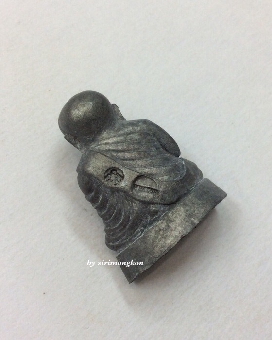 หลวงพ่อเงิน พิมพ์นิยม วัดบางคลาน พิจิตร เนื้อแร่อุดผงไม้มงคลฝังตะกรุดเงินแท้ มีโค๊ด No.113 กล่องเดิม