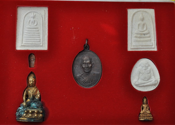 หลวงปู่คำพันธ์ โฆษปัญโญ วัดธาตุมหาชัย รุ่น มหาชัย