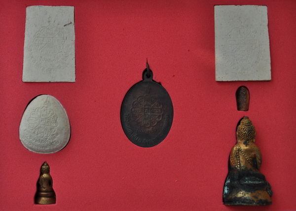 หลวงปู่คำพันธ์ โฆษปัญโญ วัดธาตุมหาชัย รุ่น มหาชัย