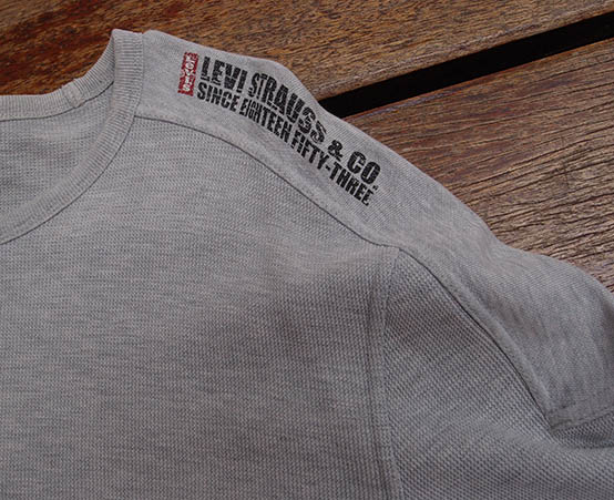 เสื้อ Levi's มือสอง ของแท้ เบอร์ XL สีเทา ขายถูกครับ