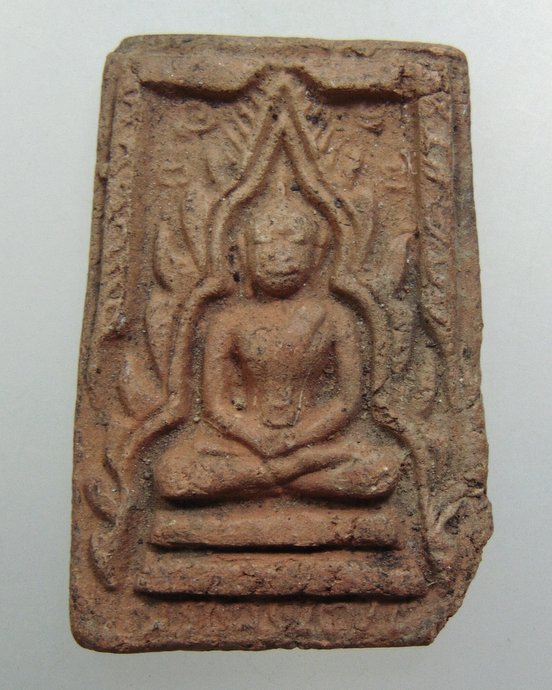 ๒๐ พระพุทธชินราชเนื้อดิน