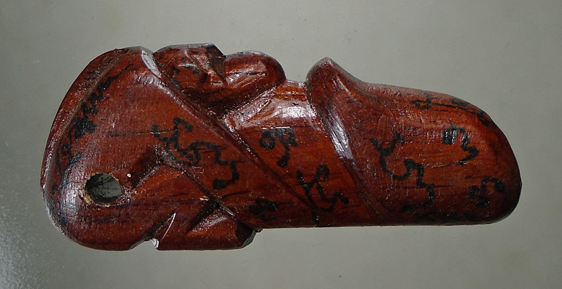 20 บาท....ปลัดขลิก หลวงพ่อกลั่น วัดอินทราวาส อ่างทอง ยาว 2 นิ้ว///E899