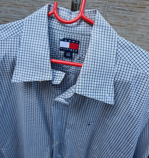 เสื้อแบรนด์ดัง TOMMY HILFIGER ของแท้ ลายตารางสีน้ำเงิน สวยมาก