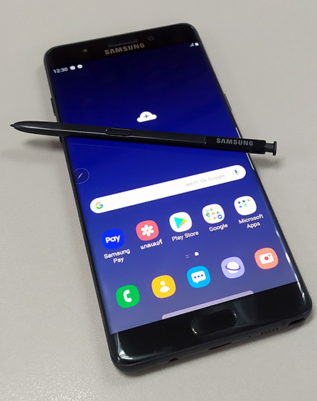 Samsung NOTE FE  สีดำ สวยๆนางฟ้าเลย เครื่องศูนย์ไทยครับ พร้อมเคส และที่ชาร์จ+สาย