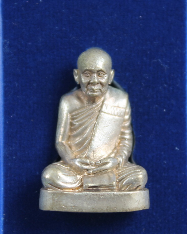 รูปหล่อเนื้ออัลบาก้าสมเด็จพระญาณสังวร