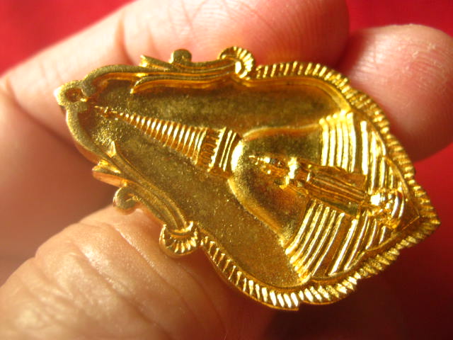 เหรียญหล่อใบสาเก พระปฐมเจดีย์ รุ่นกาญจนาภิเษก ปี 2538 เนื้อทองระฆัง