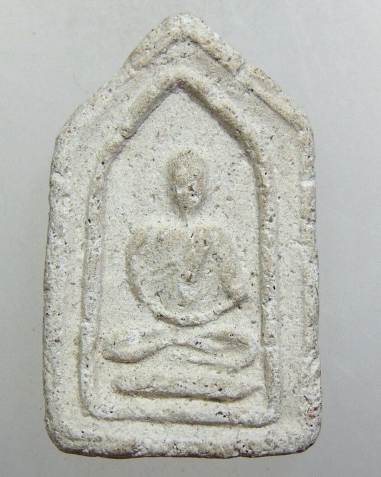 ๒๐ พระเกจิเนื้อผง