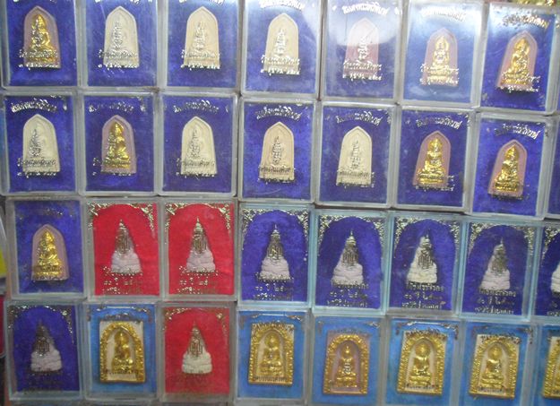 พระผง วัดบวรนิเวศวิหาร สมเด็จพระญาณสังวร ทรงเมตตาอฐิษฐานจิต 100 องค์กล่องเดิมๆ