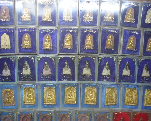 พระผง วัดบวรนิเวศวิหาร สมเด็จพระญาณสังวร ทรงเมตตาอฐิษฐานจิต 100 องค์กล่องเดิมๆ