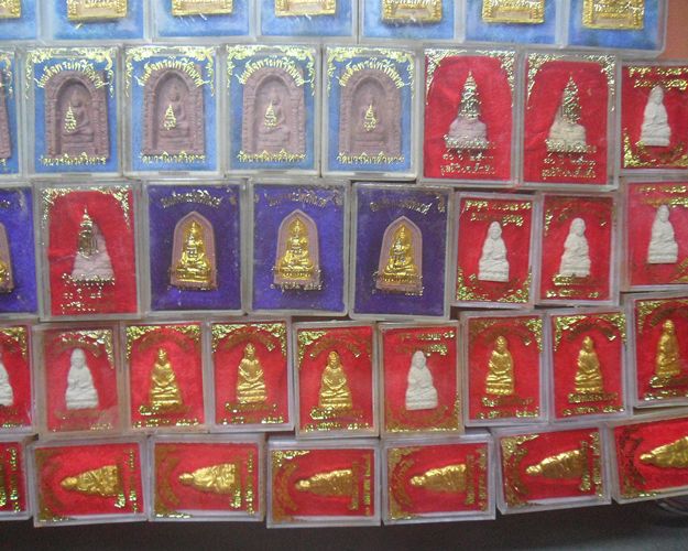 พระผง วัดบวรนิเวศวิหาร สมเด็จพระญาณสังวร ทรงเมตตาอฐิษฐานจิต 100 องค์กล่องเดิมๆ